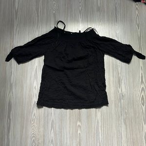 Women’s lightweight off the shoulder blouse